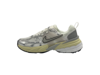 Кроссовки Nike v2k run 'metallic silver/white'