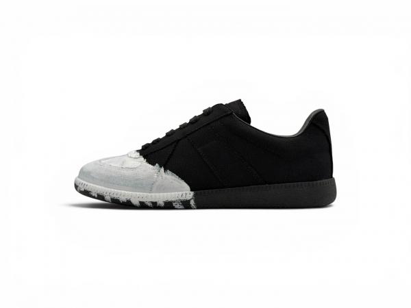 MAISON MARGIELA Replica paint splatter 'Total black/White paint'